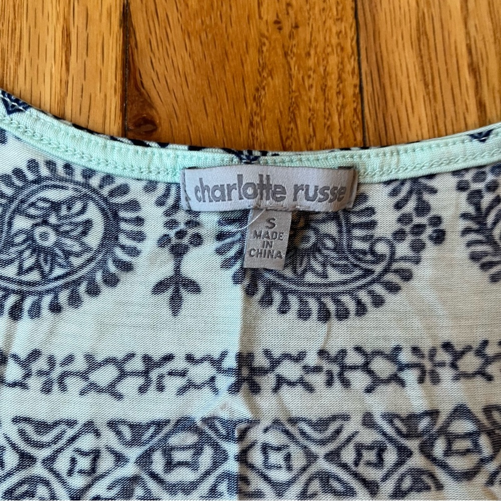 Cropped Tank Top - Picture 2 of 4